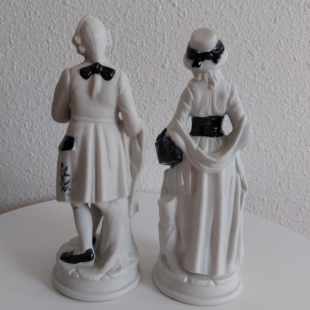 MC Courting Victorian Couple Figurines Matte Porcelain Unmarked - Picture 4 of 15